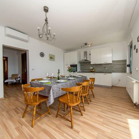 Apartments L&L Dugi Rat Extérieur photo