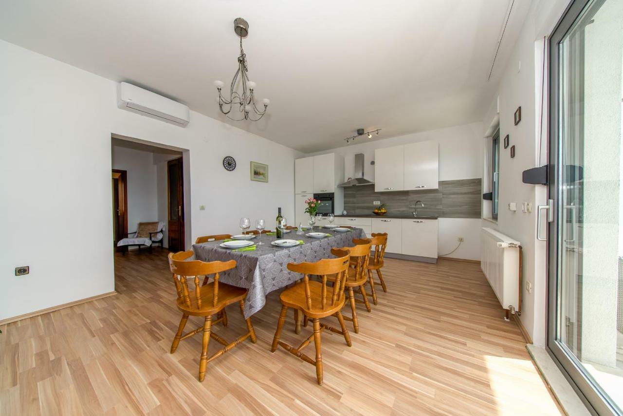 Apartments L&L Dugi Rat Extérieur photo