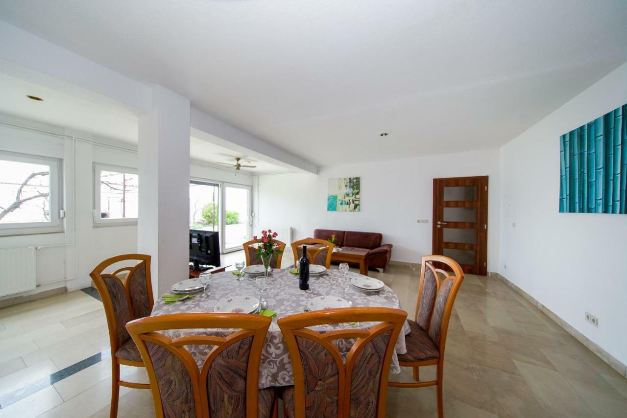 Apartments L&L Dugi Rat Extérieur photo