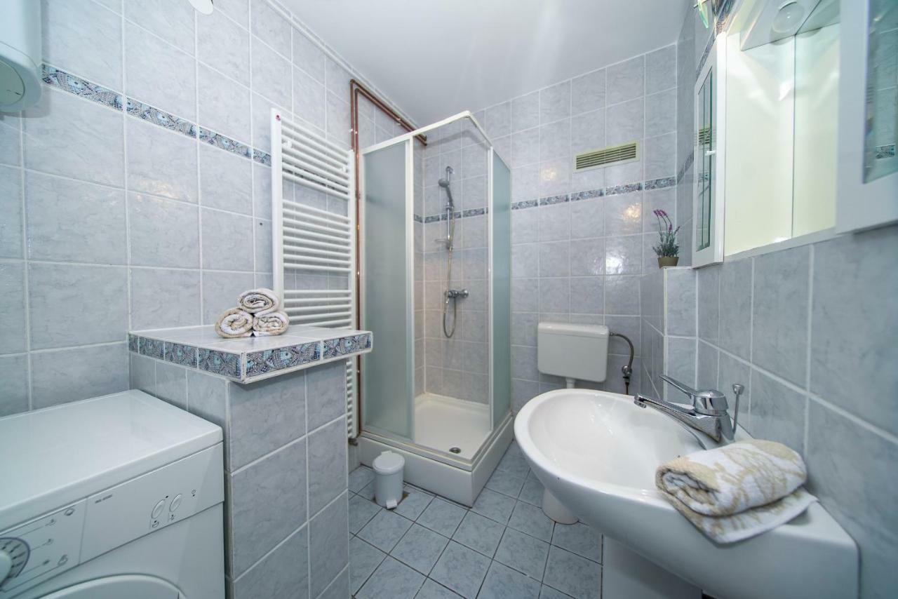 Apartments L&L Dugi Rat Extérieur photo