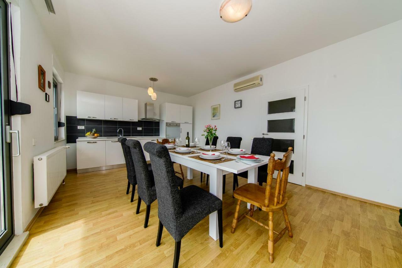 Apartments L&L Dugi Rat Extérieur photo